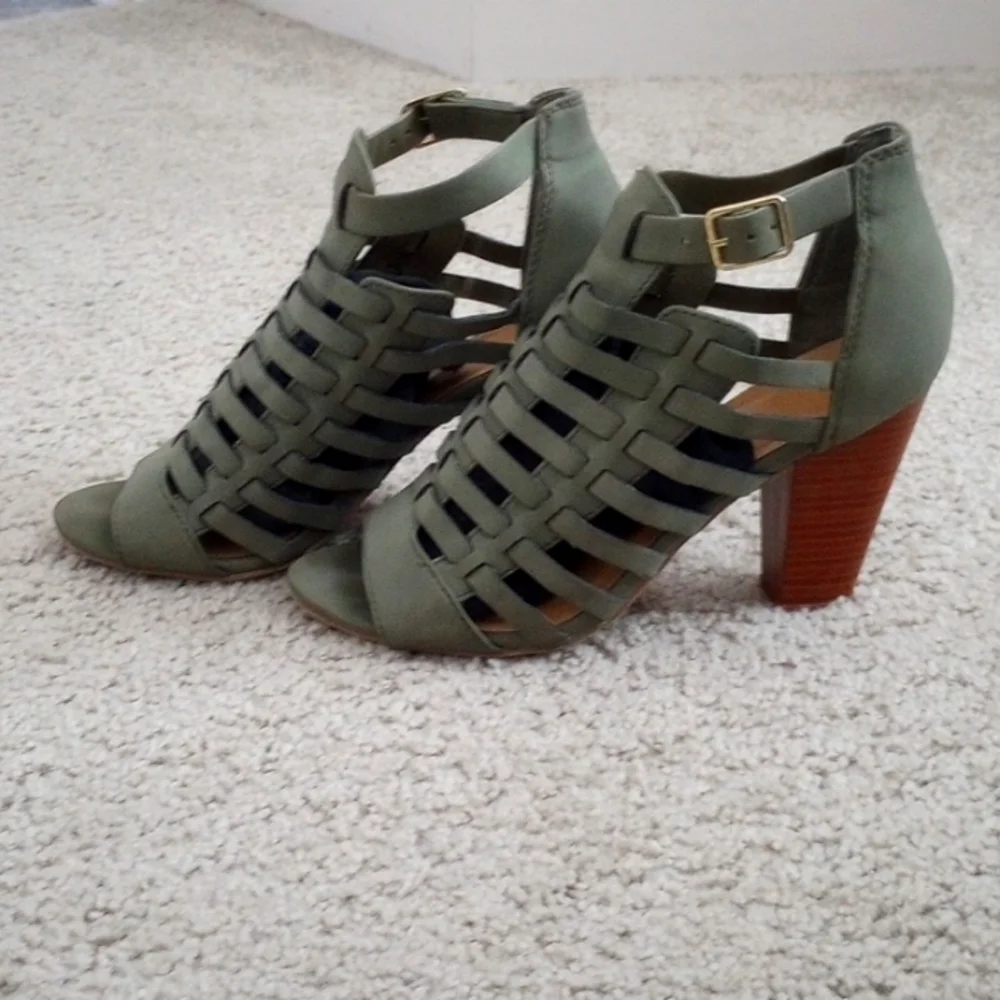 Olive Green Chunky Heels - Picture 1 of 4